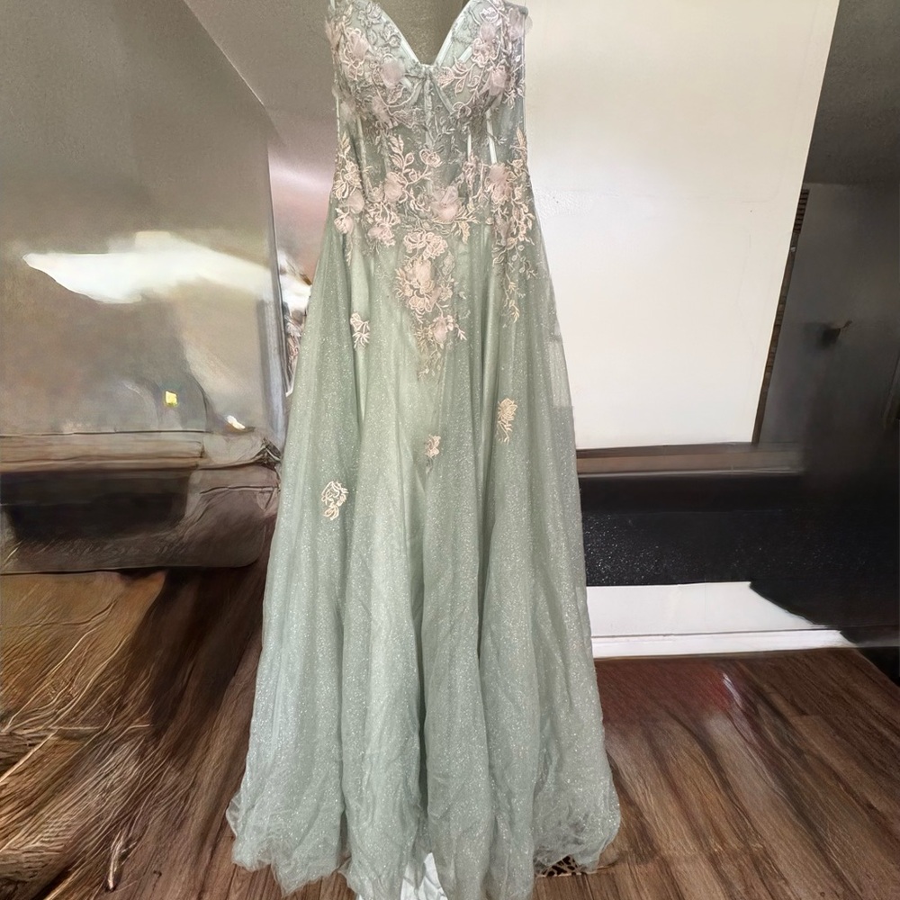 Gianni Bini Sage Green Strapless Tulle Gown NWT $359 (Size 3)